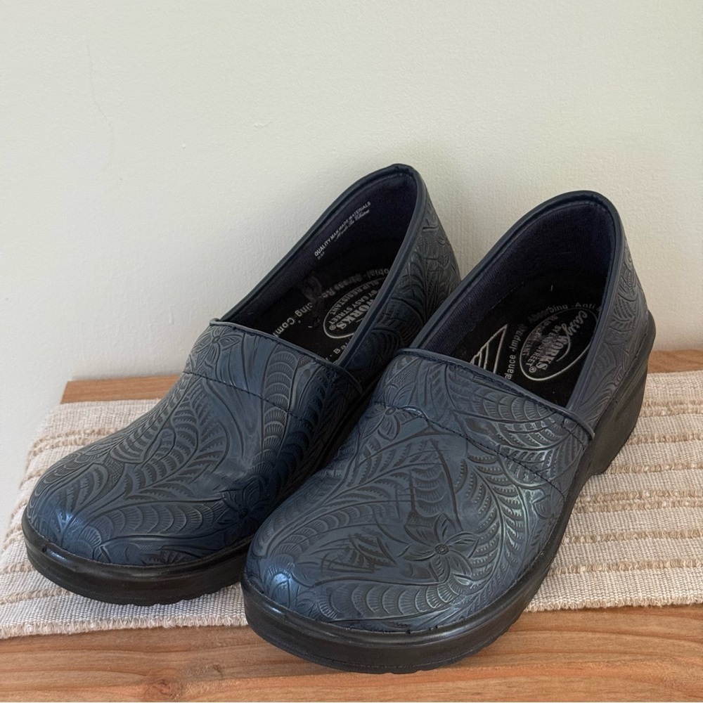 Women's Blue Embossed Mules Easy Works By Lyndee Slip Resistant Clogs